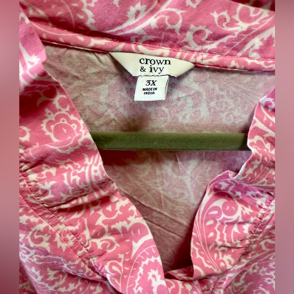 crown & ivy Pink Paisley Ruffle V-Neck Tunic - Picture 3 of 5